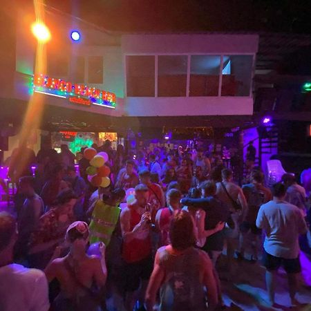 Blanco Beach Bar Hostel Islas Phi Phi Exterior foto